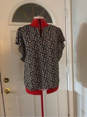 Roz & Ali Black and White Leopard Print Flutter Sleeve Blouse